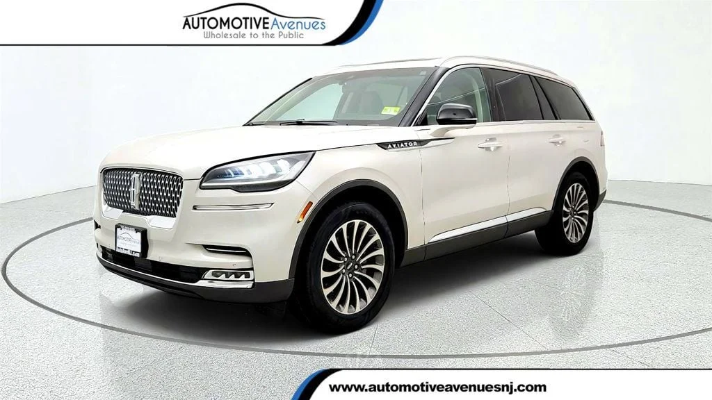 Used 2021 Ceramic Pearl Lincoln Reserve AWD w/ Elements Package Plus image 1