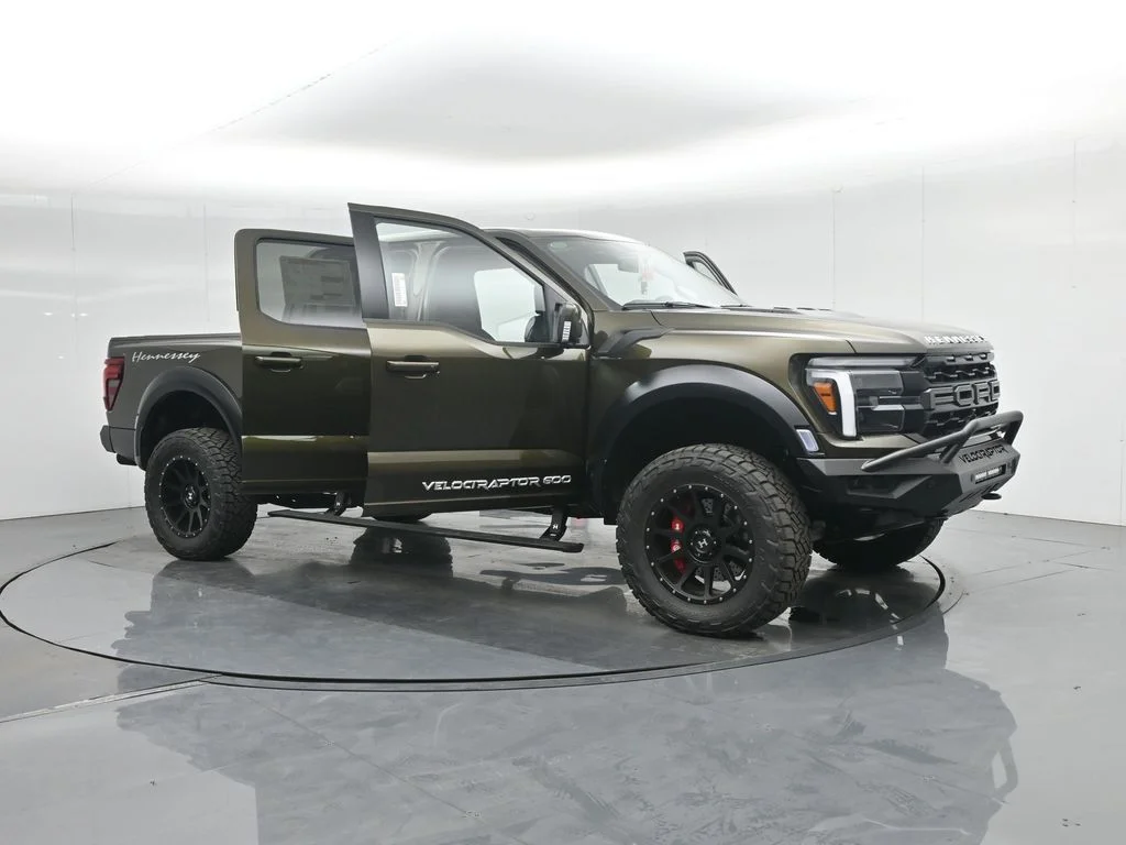 New 2025 Shelter Green Ford Raptor image 35