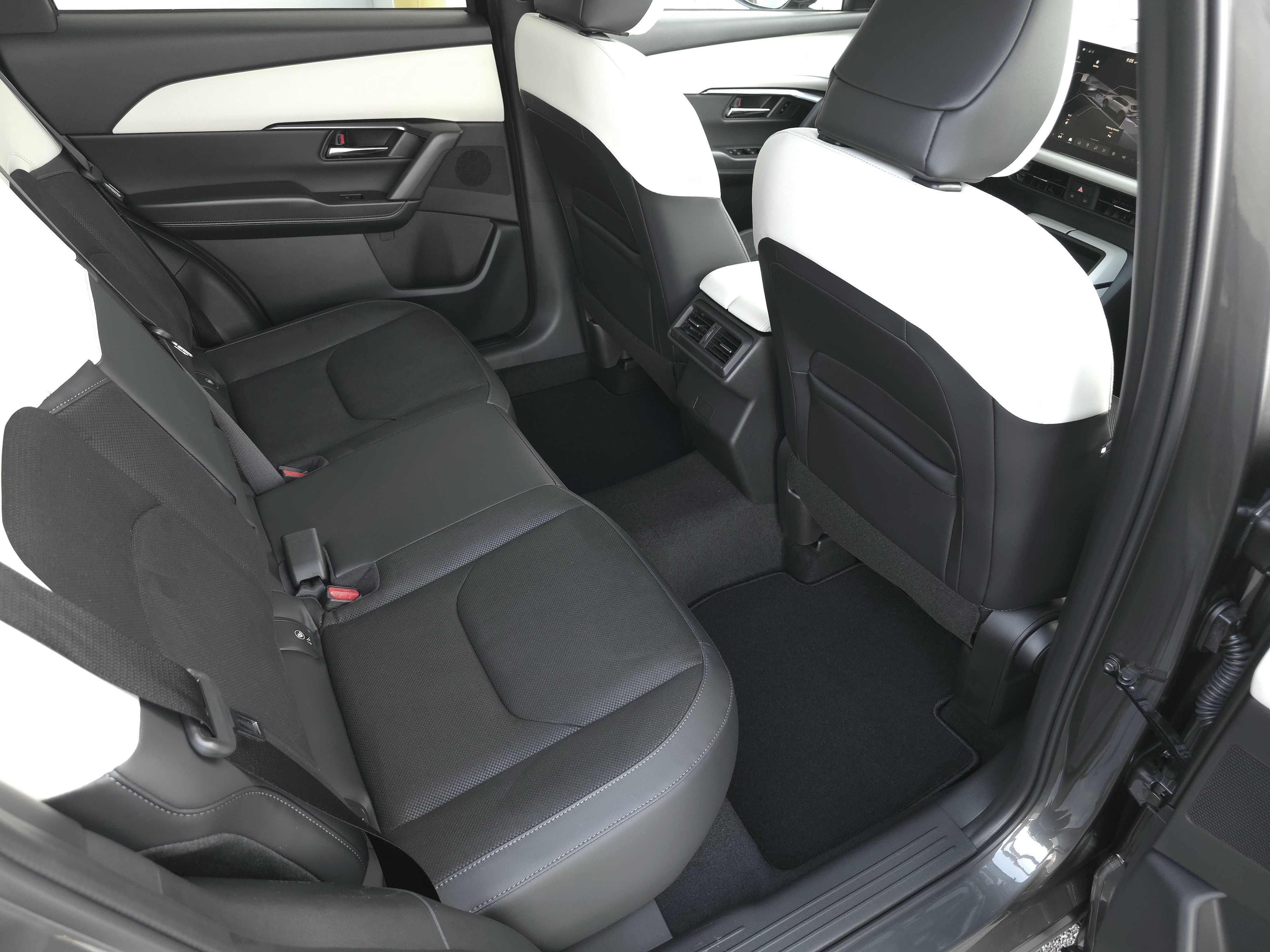 New 2026 Machine Gray Metallic Mazda 2.5 S Select AWD image 35