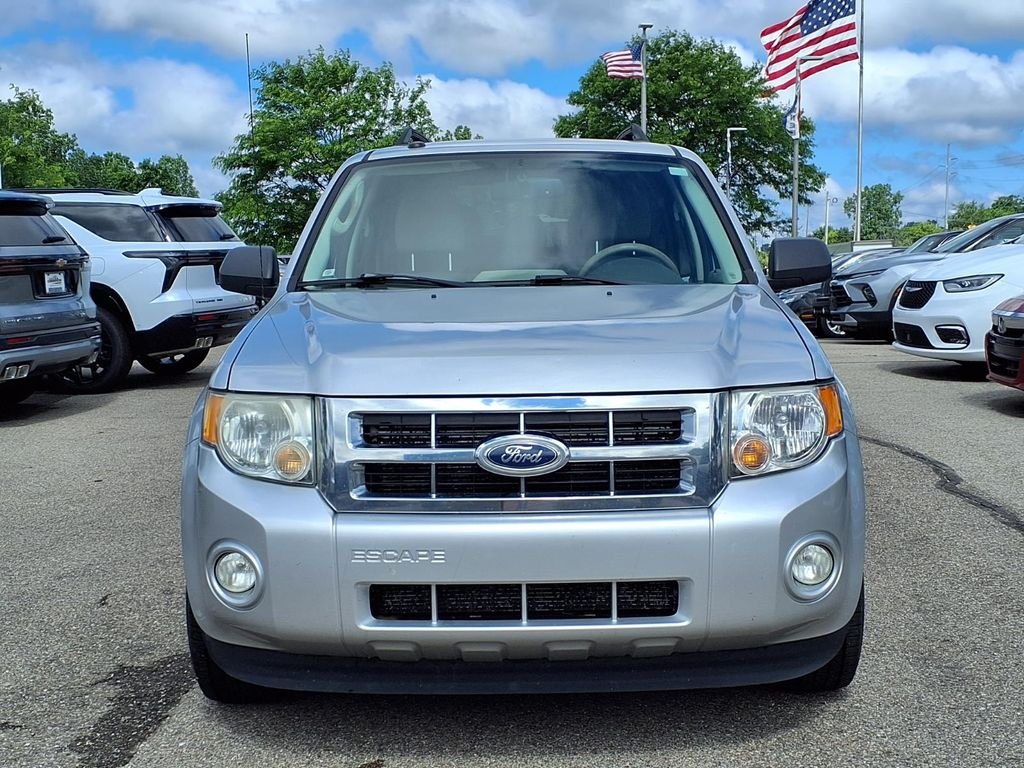 Used 2011 Silver Ford XLT image 2