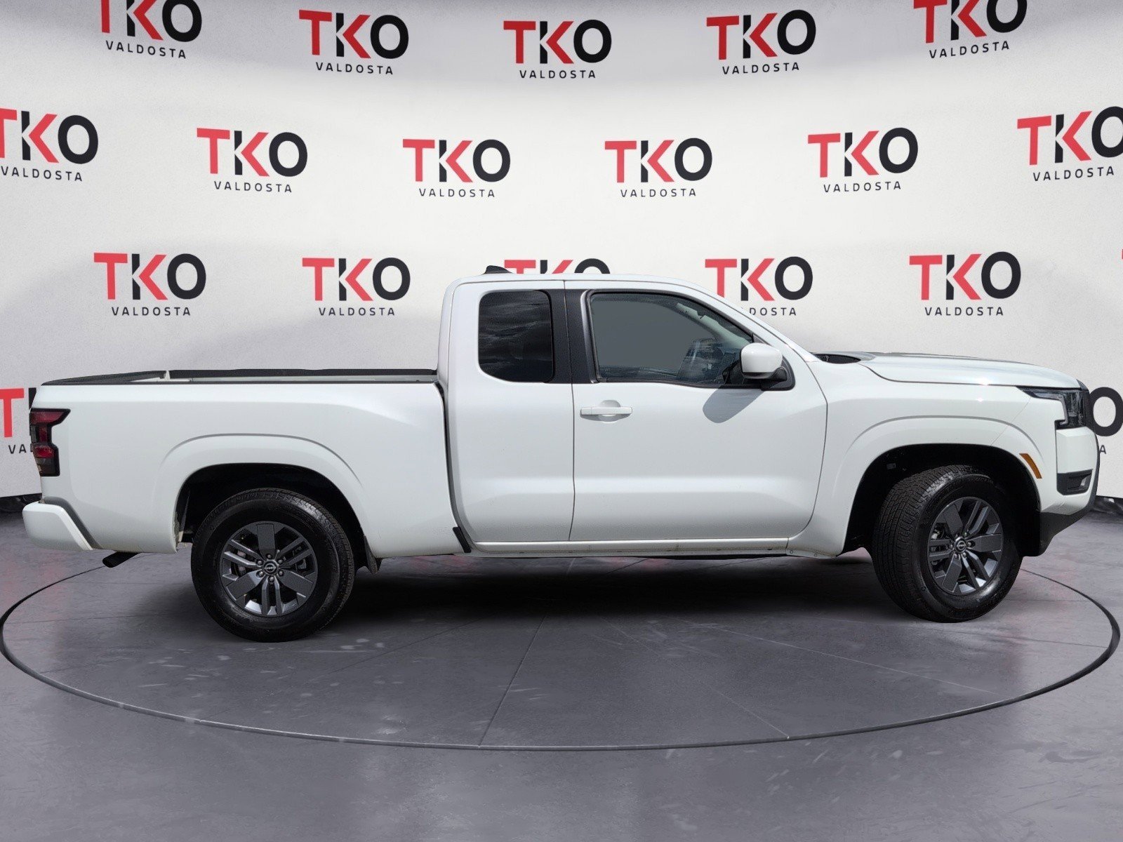 Used 2025 Glacier White Nissan S image 3