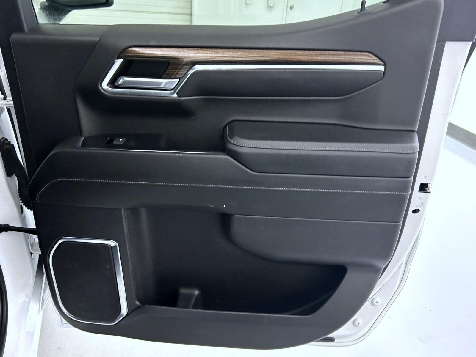 Used 2023 White Chevrolet LT image 17