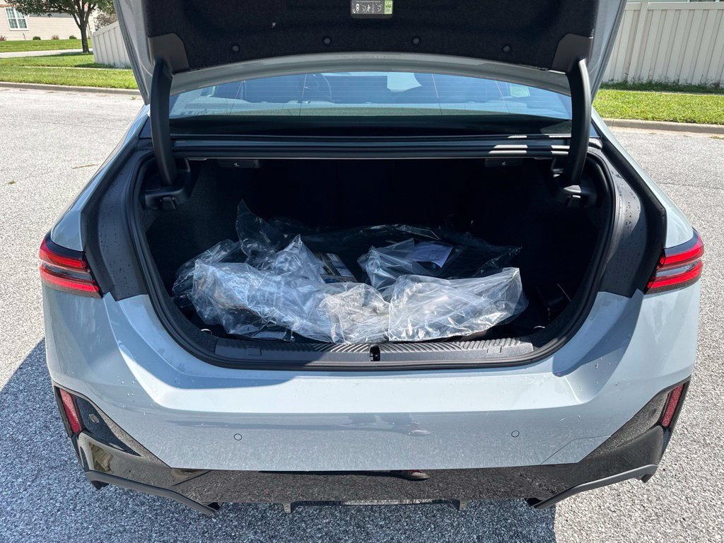New 2027 Brooklyn Grey Metallic BMW 550e xDrive image 24