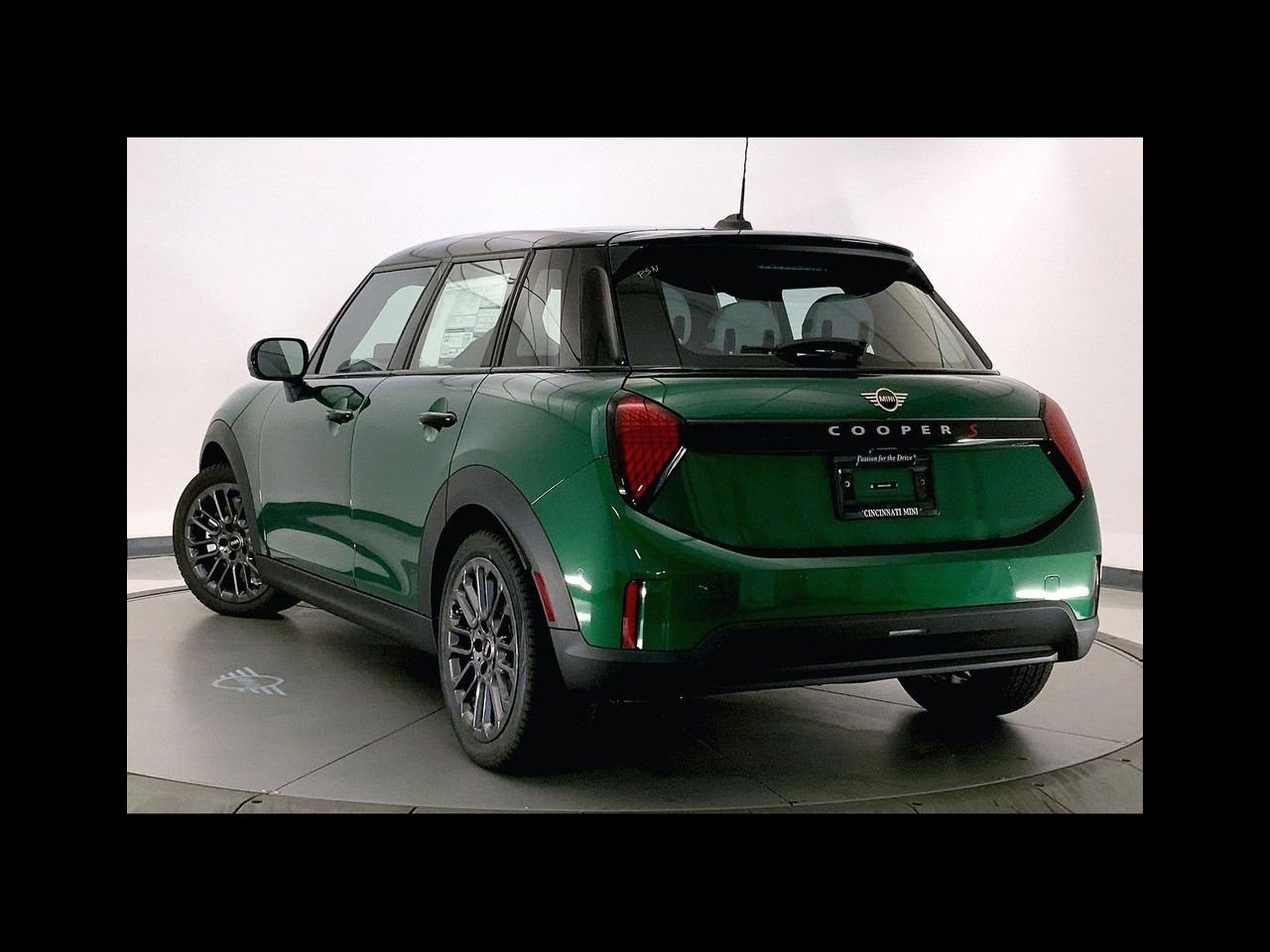 New 2026 British Racing Green IV Metallic MINI ICONIC image 2