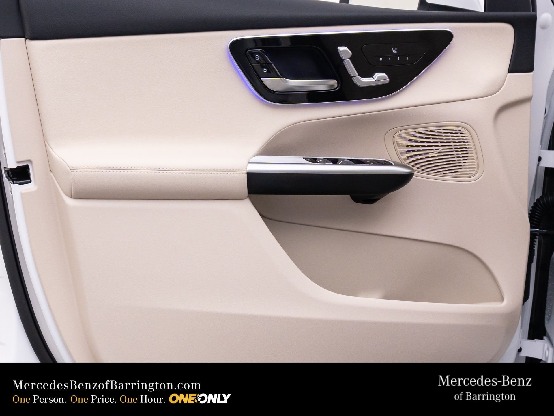 New 2026 MANUFAKTUR Moonlight White Metallic Mercedes-Benz GLC 300 image 15