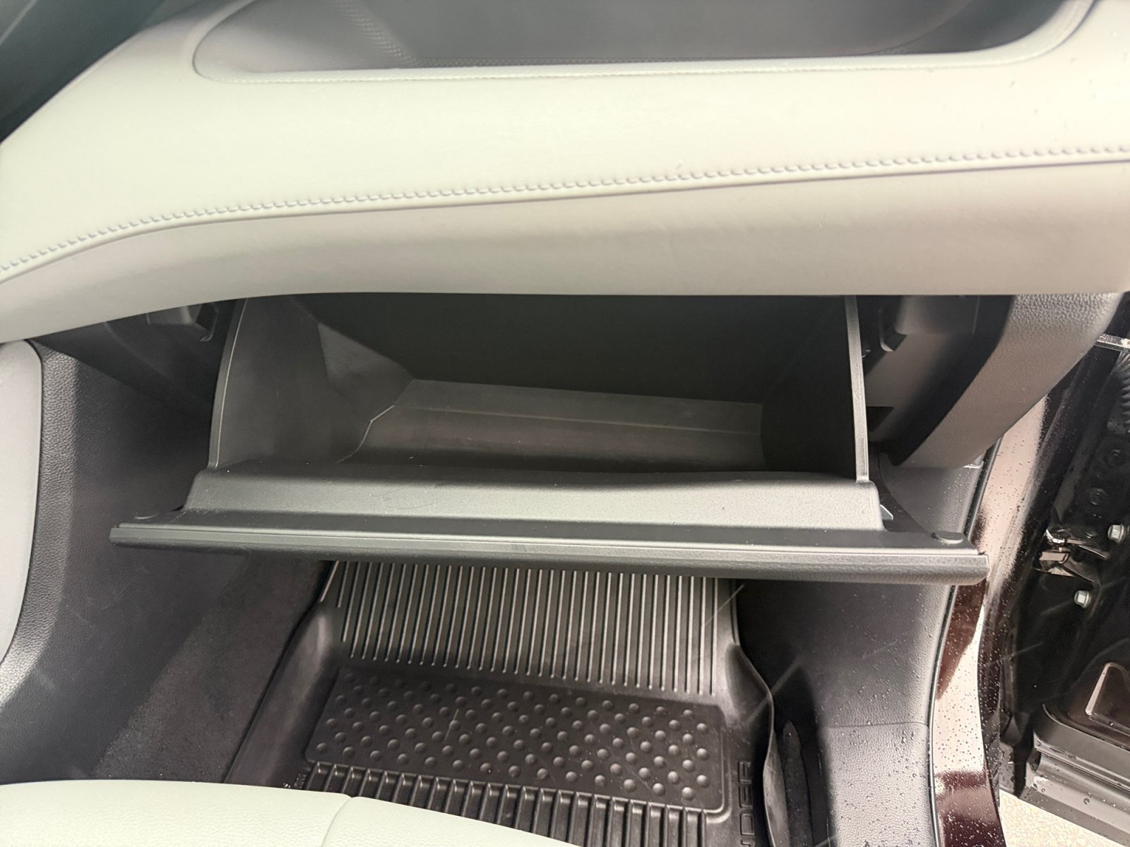 Used 2022 Amber Toyota XLE image 31