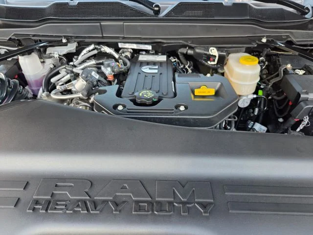 New 2026 Diamond Black Crystal Pearl-Coat Exterior Paint RAM Tradesman image 25