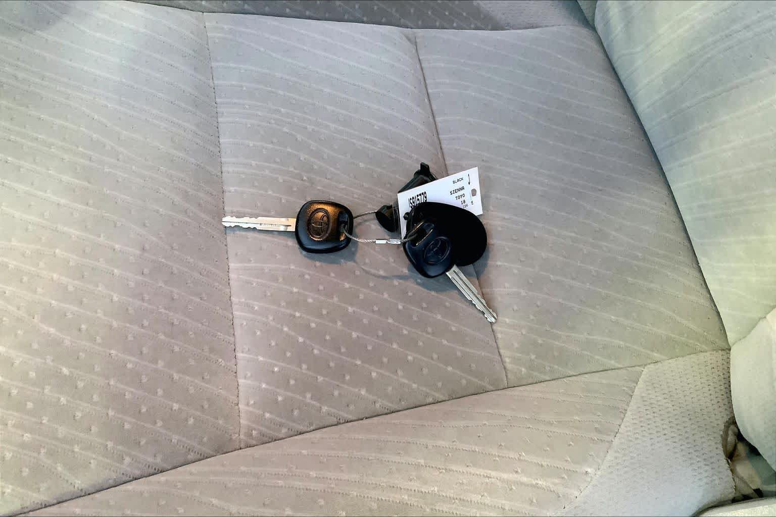 Used 2018 Midnight Black Metallic Toyota LE Auto Access Seat image 13