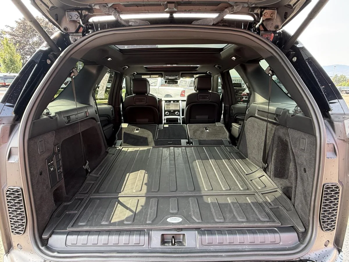 Used 2024 Black Land Rover Dynamic Se image 8
