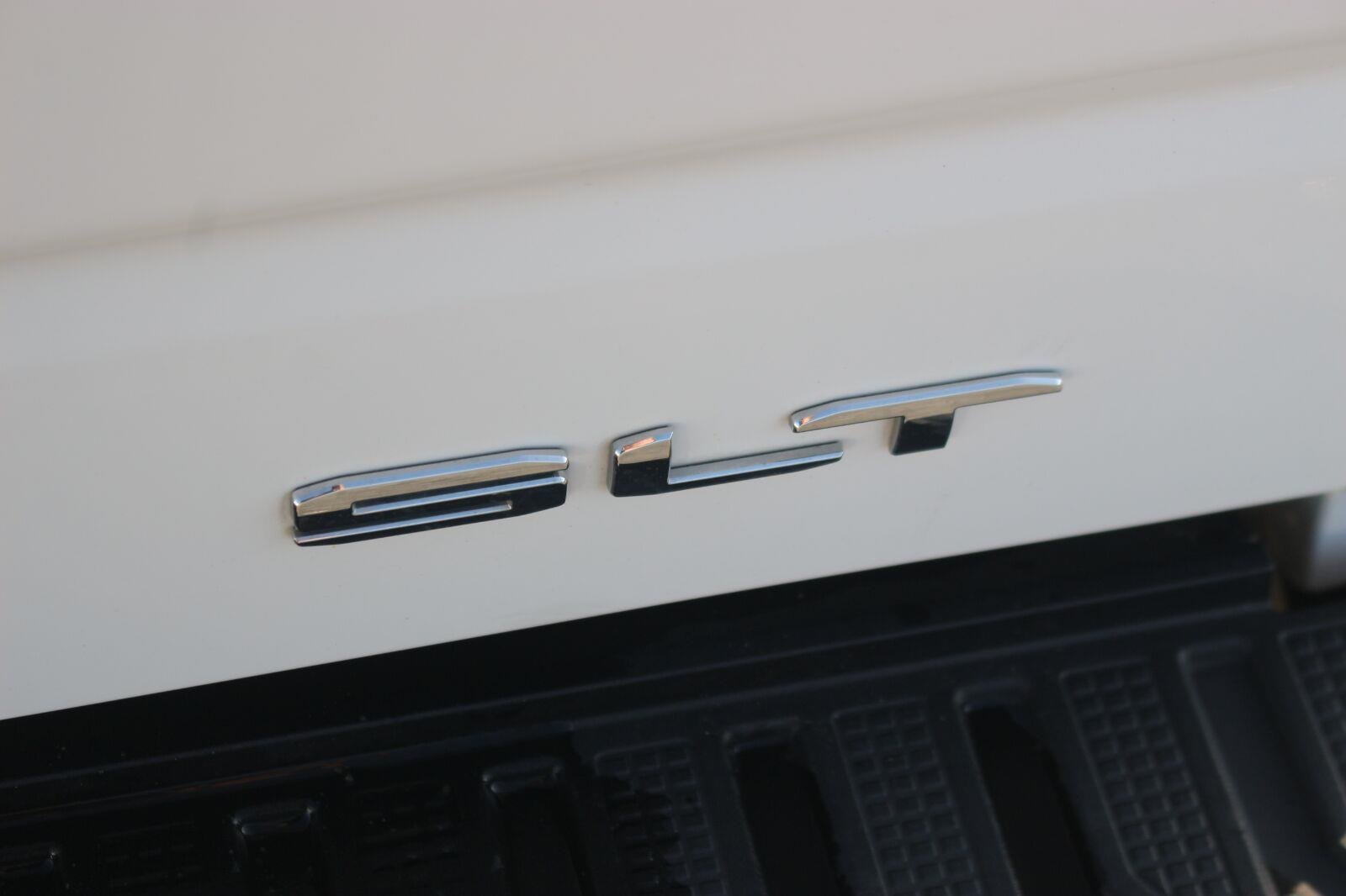 Used 2025 Summit White GMC SLT image 12