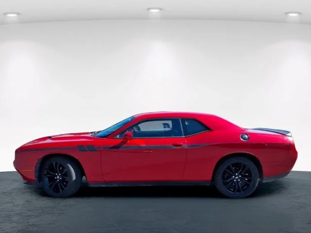 Used 2018 Red Dodge SXT image 16