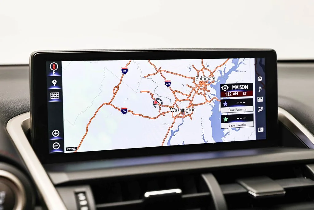 Used 2018  Lexus  image 18