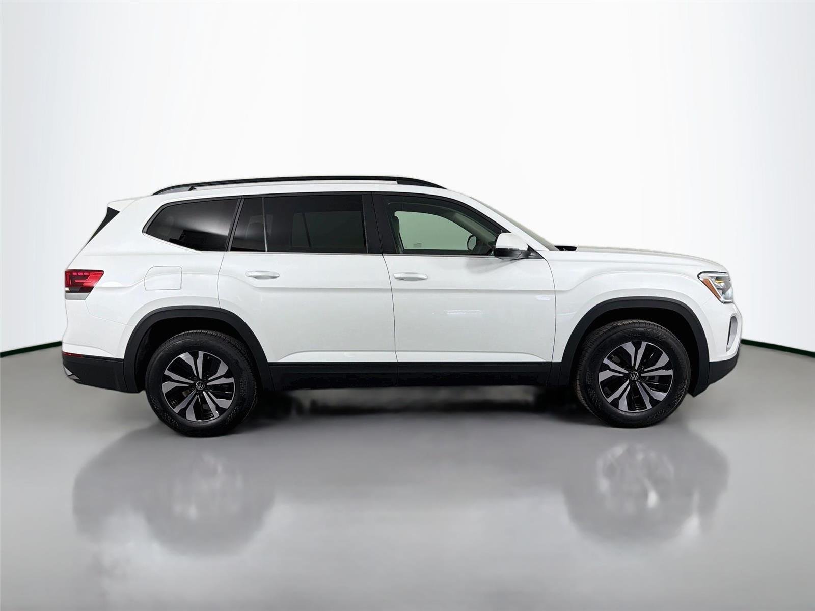 New 2026 Opal White Pearl Volkswagen 2.0T SE image 4