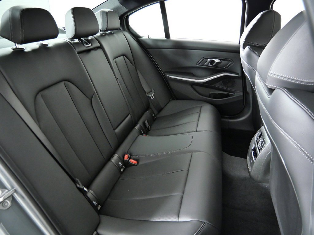 2026 BMW 3 Series 330i - Photo 26
