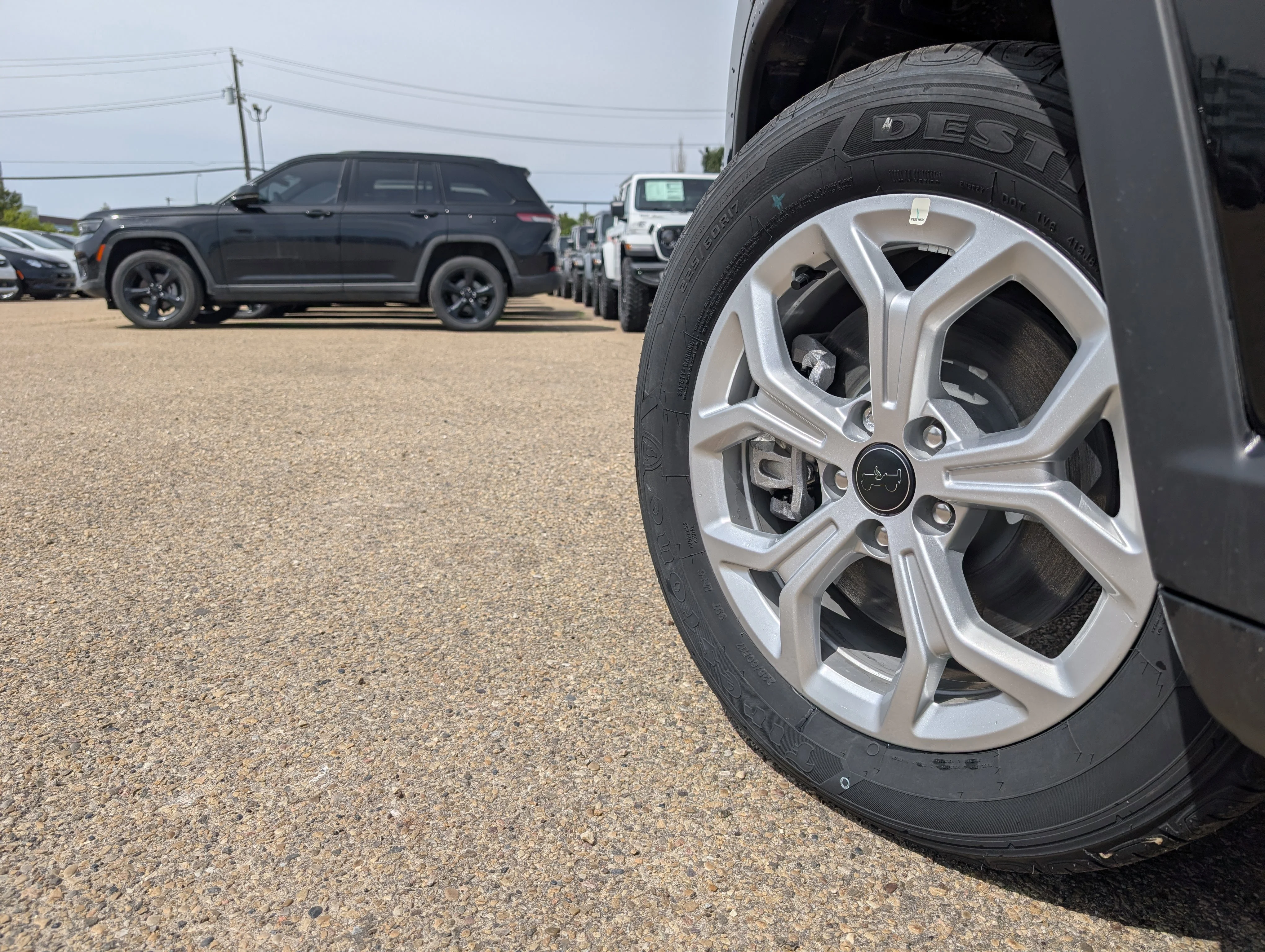 New 2026 Diamond Black Crystal Pearl Jeep North image 12