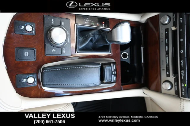 Used 2015  Lexus 460 image 9