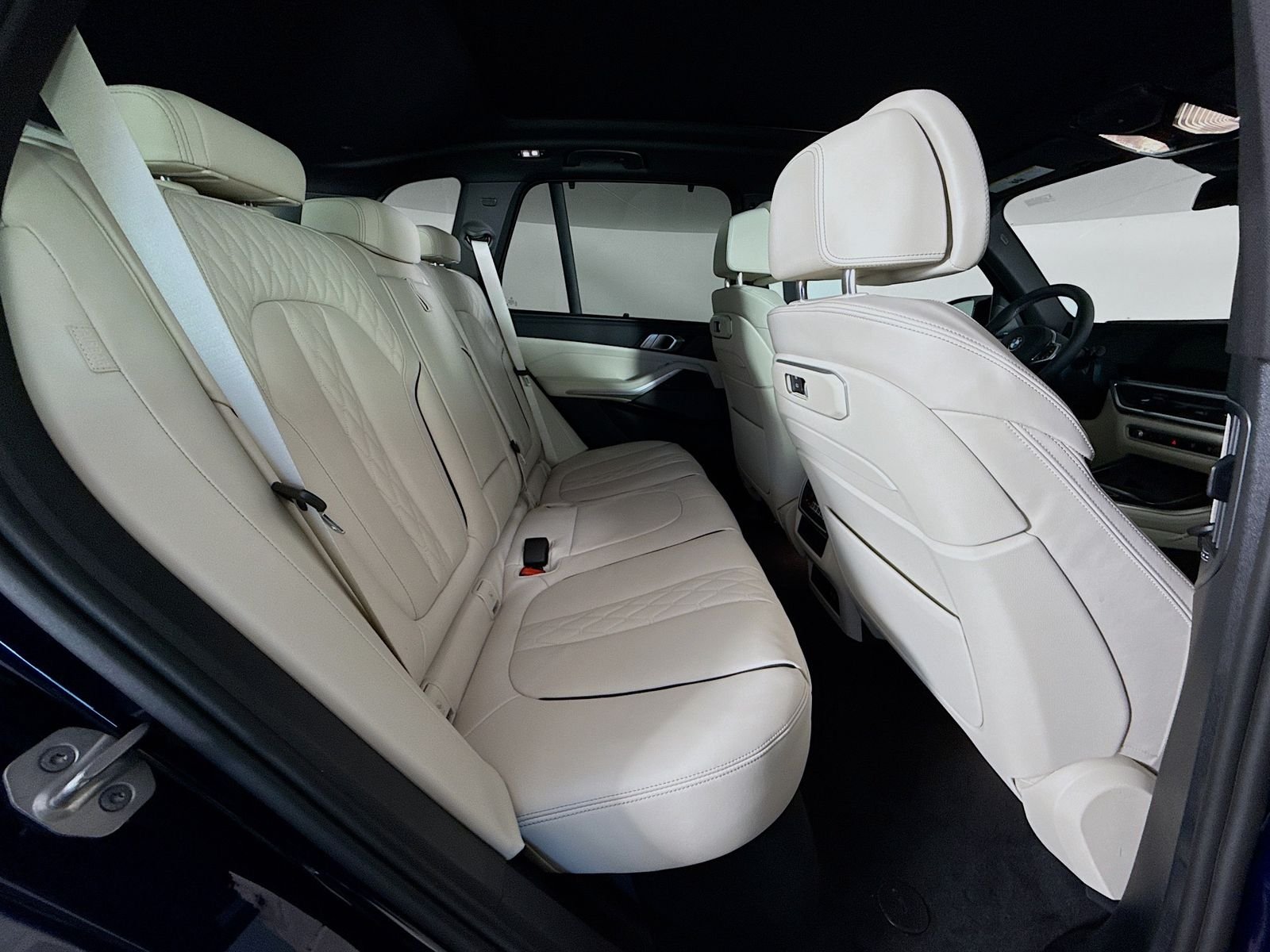 2026 BMW X5 M60i - Photo 29