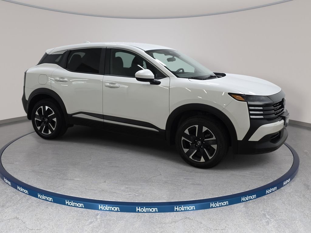 Used 2025 Aspen White Tricoat Nissan SV image 4