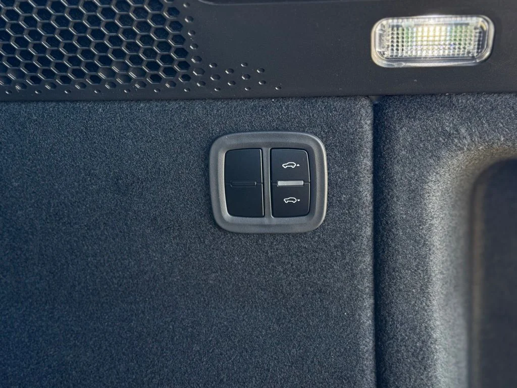 2025 Porsche Macan S - Photo 9