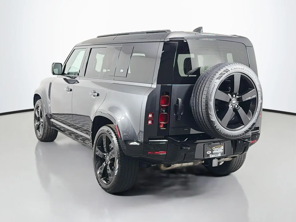Used 2023 Gray Land Rover X-Dynamic SE image 7