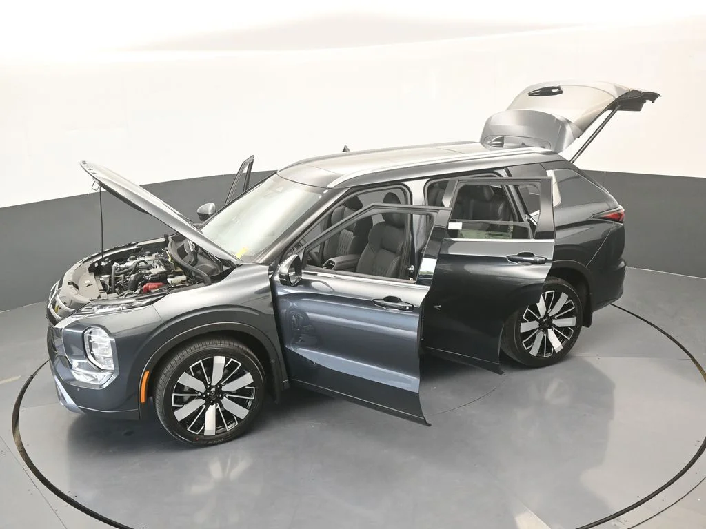 New 2026 Gray Mitsubishi SEL image 75