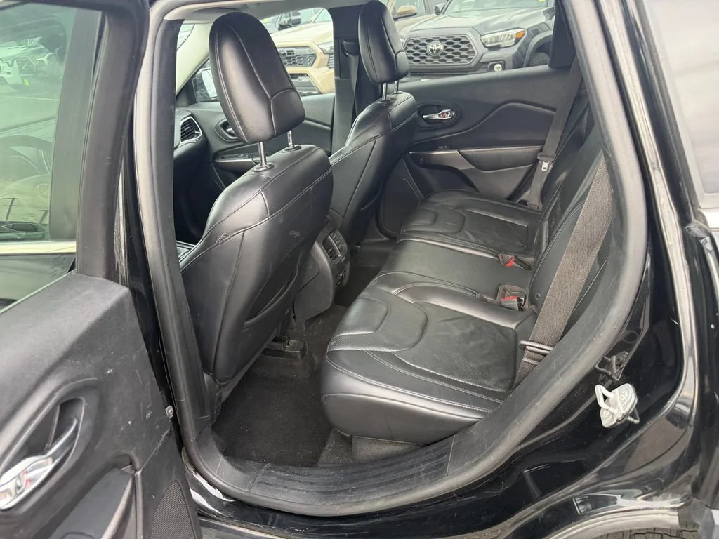 Used 2019 Blk Jeep Limited image 5