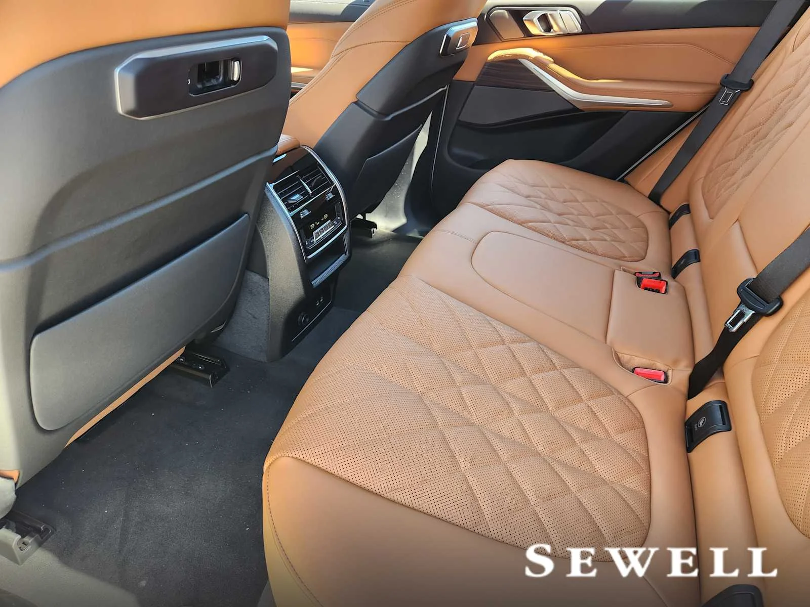 New 2026 Mineral White Metallic BMW sDrive40i image 7