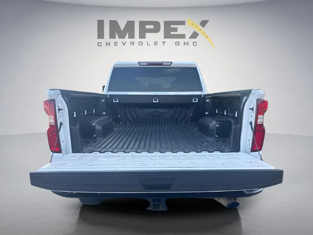 Used 2021 SUMMIT WHITE Chevrolet Custom image 5