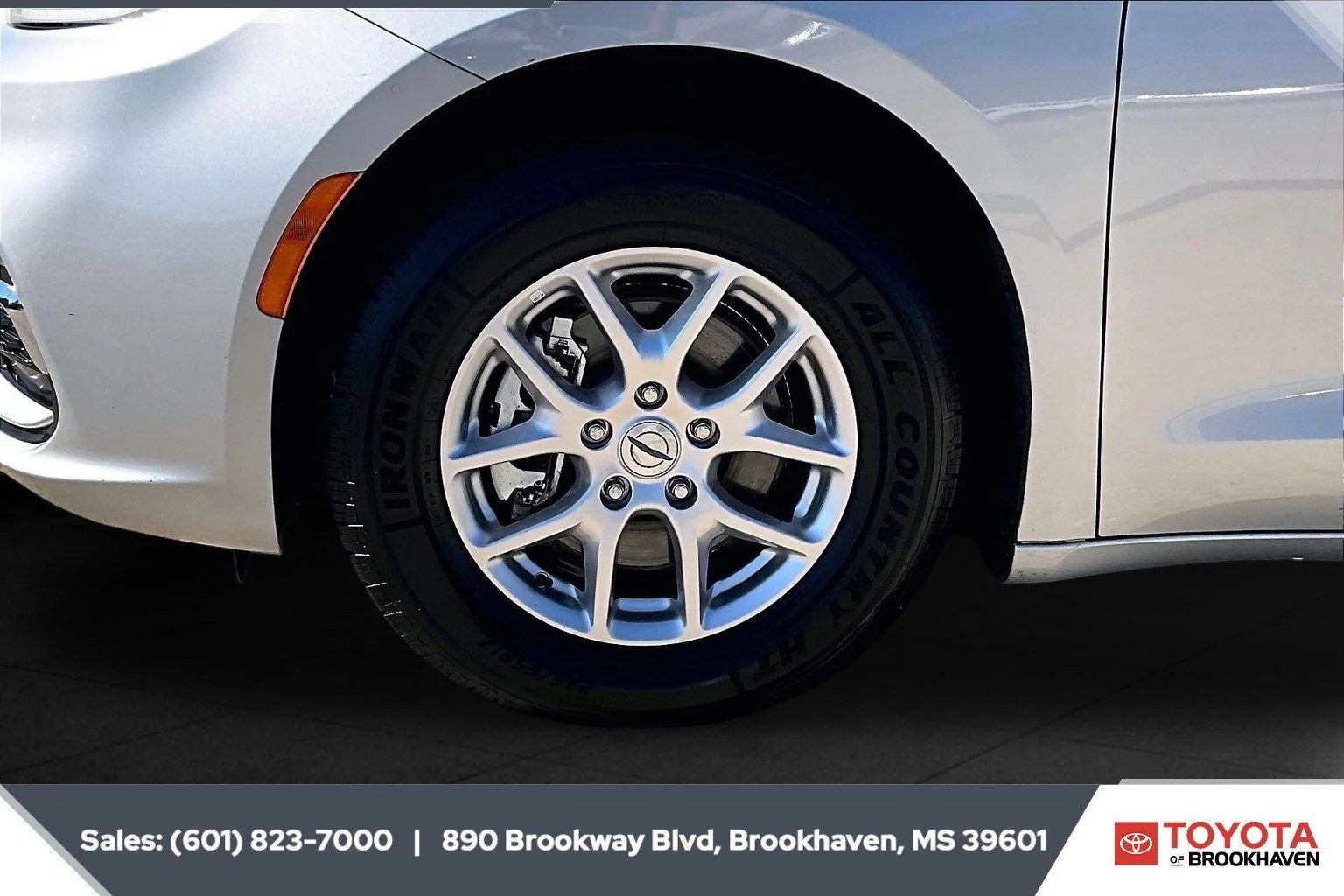 Used 2024 Silver Mist Clearcoat Chrysler Touring L image 7
