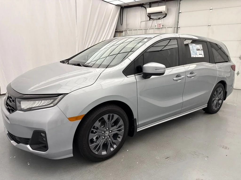 New 2026 Solar Silver Metallic Honda Touring image 3
