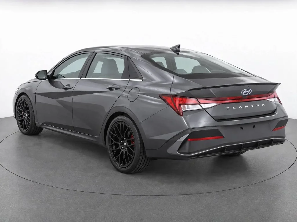 Used 2025 Gray Hyundai SEL Sport image 4