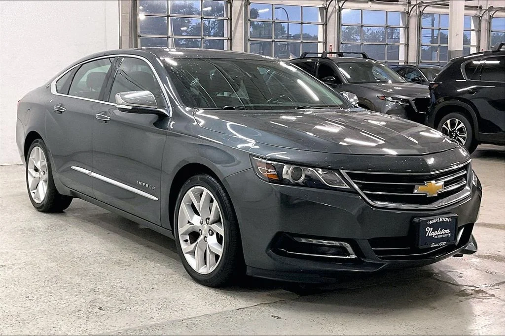 Used 2019 Gray Chevrolet Premier image 33
