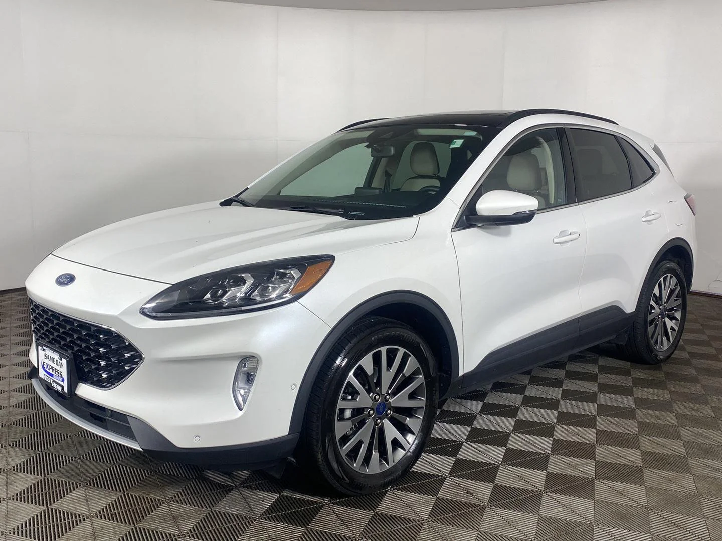 Used 2020 Star White Metallic Tri-Coat Ford Titanium image 29