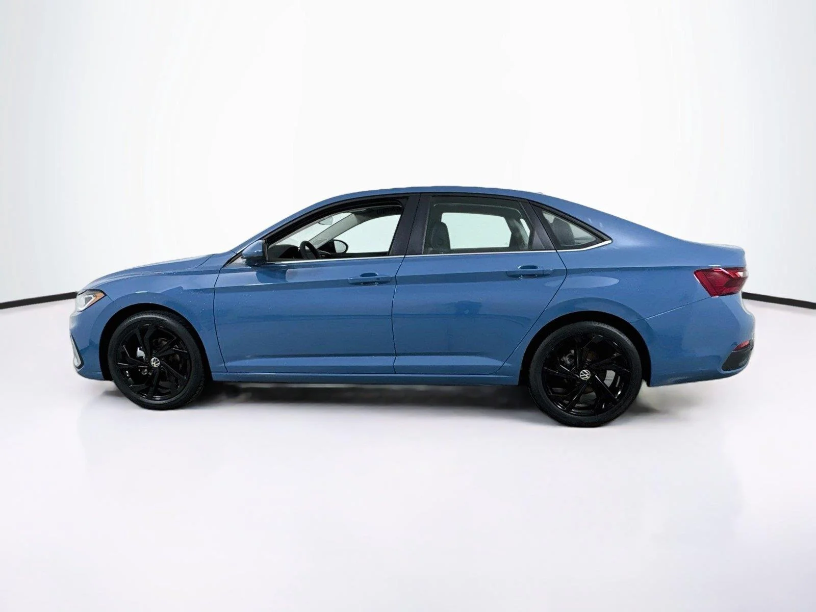 New 2027 Monterey Blue Pearl Volkswagen SE image 3
