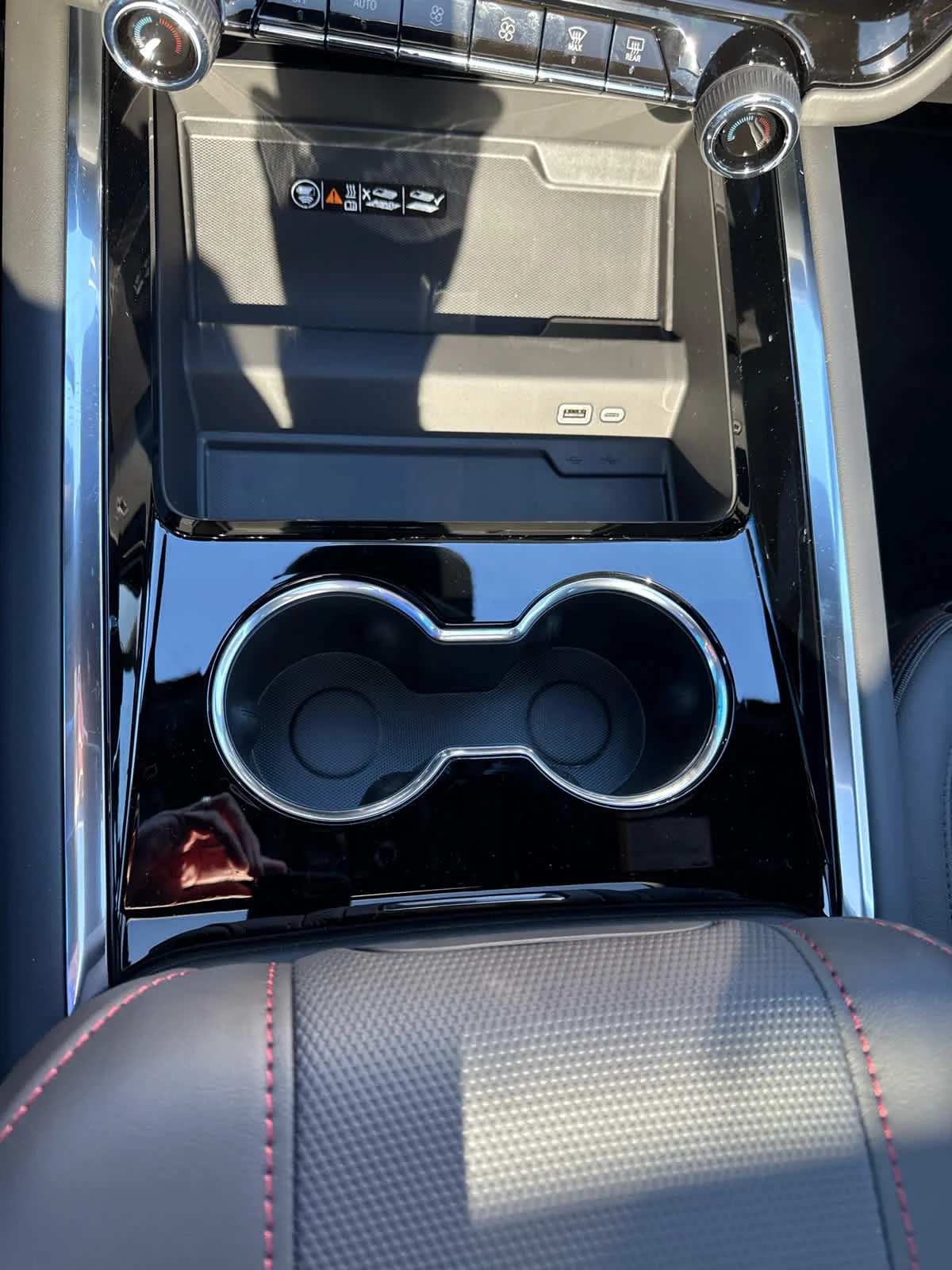 2027 Chevrolet Suburban RST - Photo 29