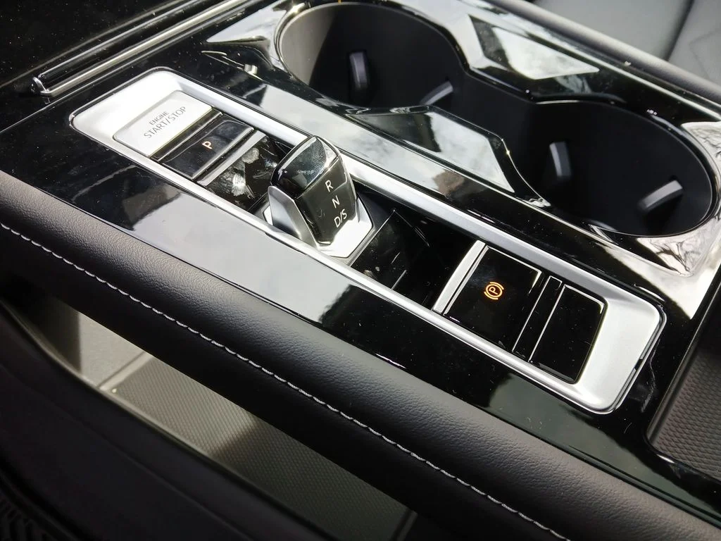 New 2026 Black Volkswagen 2.0T SE w/Technology image 23