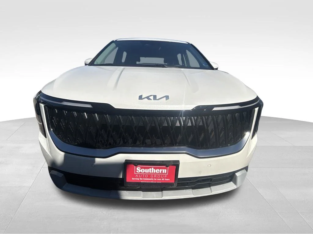 Used 2026 White Kia LX image 9