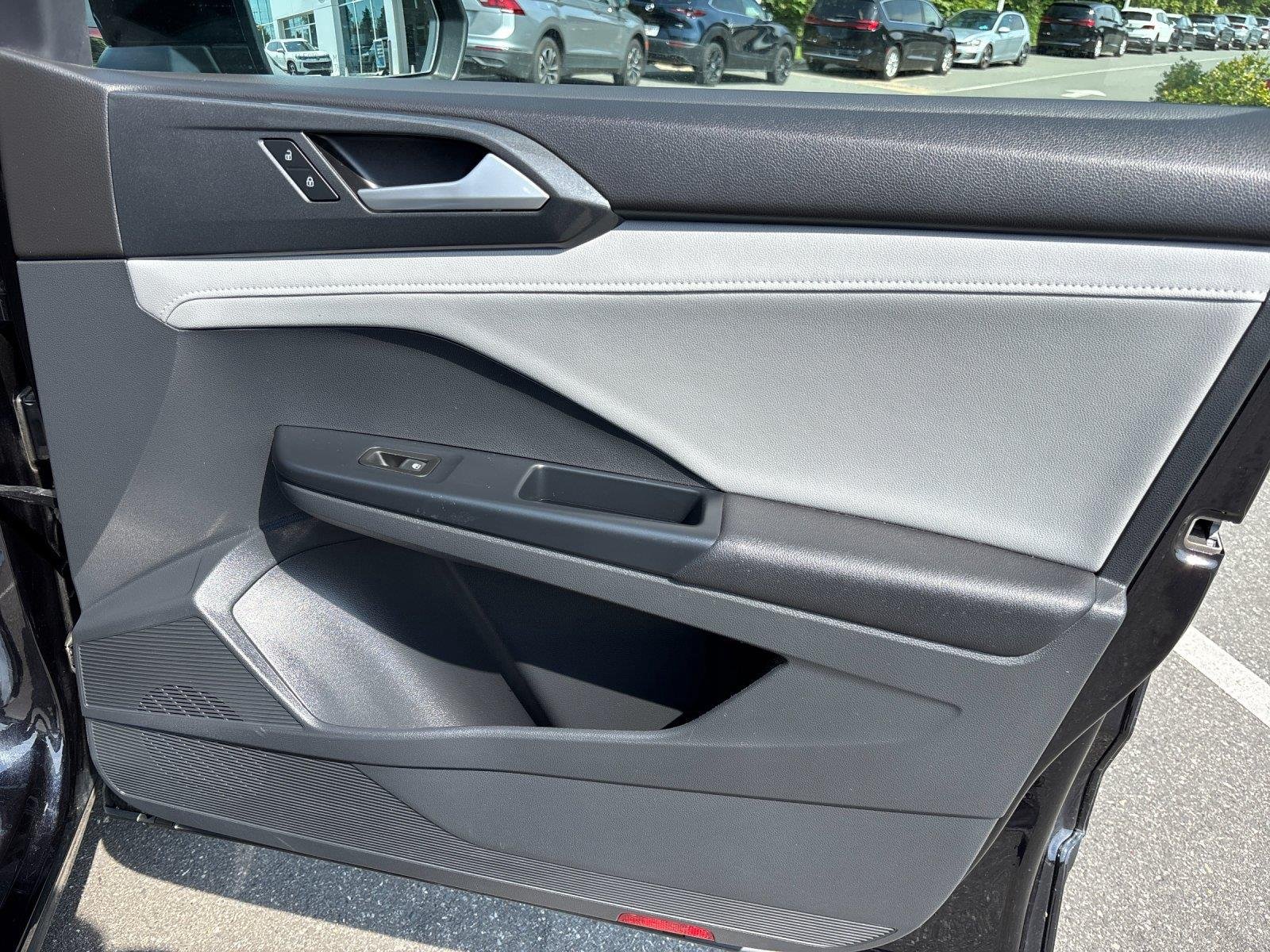 Used 2023 Deep Black Pearl Volkswagen SEL image 37