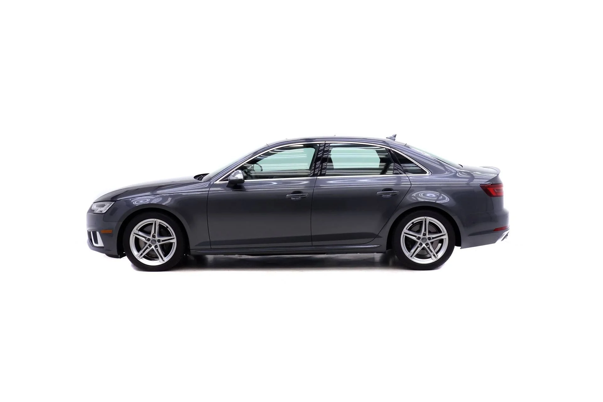 Used 2019  Audi 3.0T Premium Plus image 3