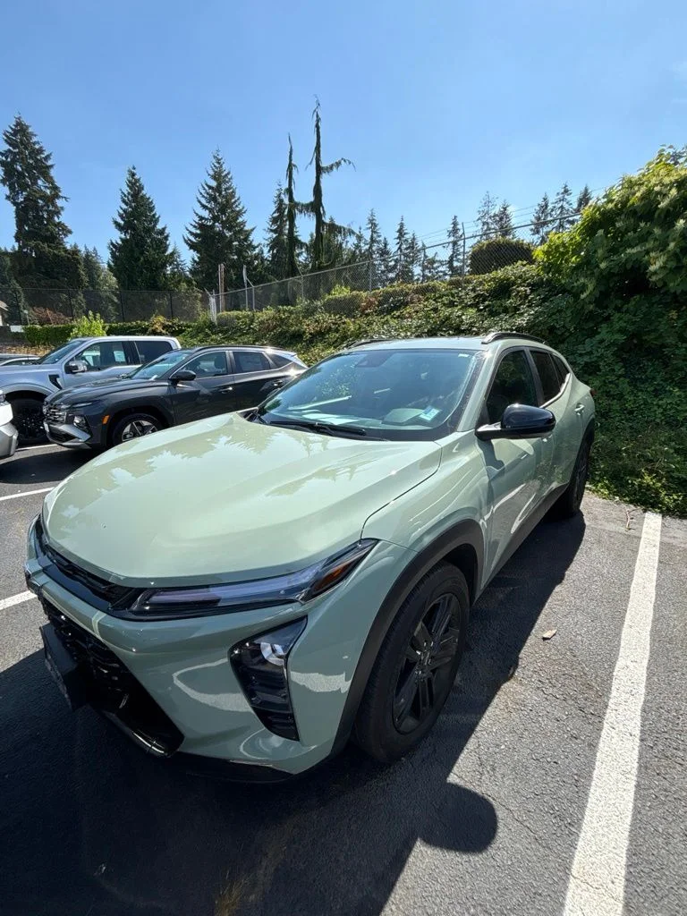 Used 2024 Green Chevrolet ACTIV image 1