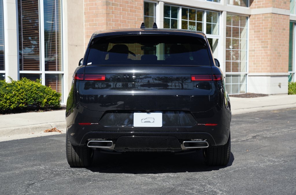 New 2027 Santorini Black Land Rover Dynamic SE image 5
