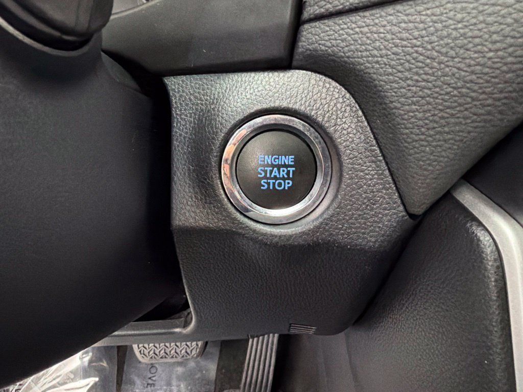 Used 2019  Toyota XLE image 19