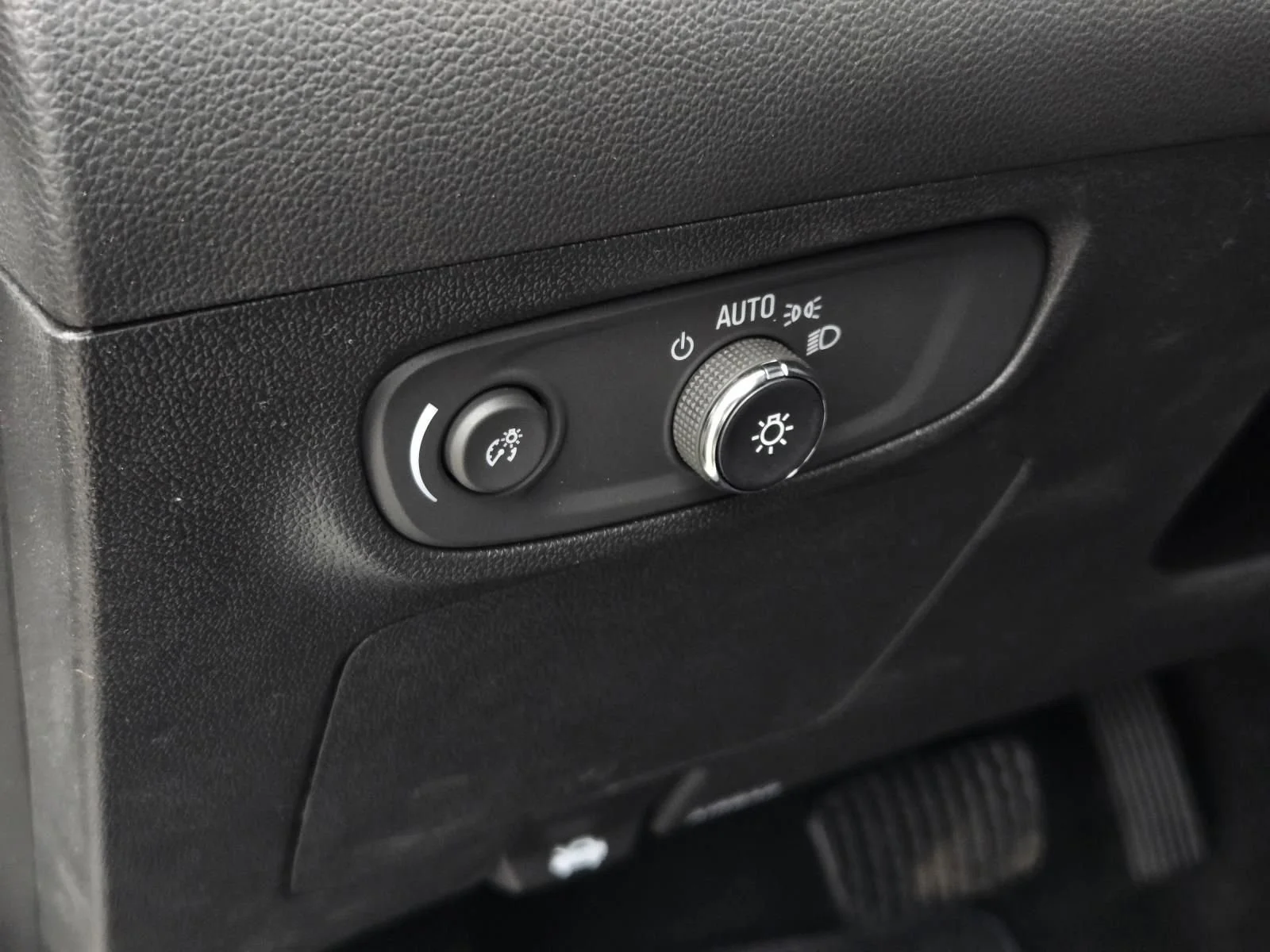 2026 Buick Encore GX Sport Touring - Photo 9