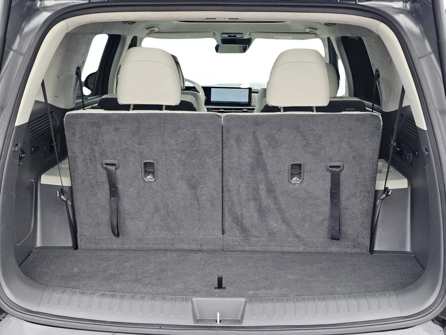 Used 2024 Hampton Gray Hyundai Calligraphy image 11