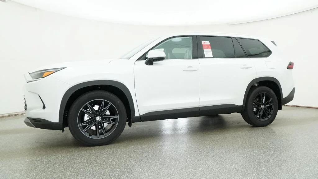 New 2026 Wind Chill Pearl Toyota Platinum image 4