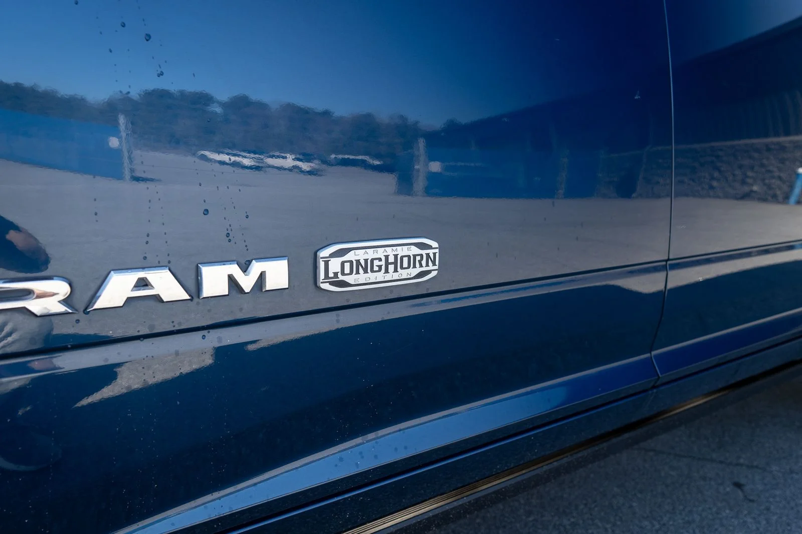 Used 2019 Blue Ram Laramie Longhorn image 7