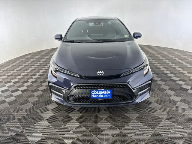 Used 2020  Toyota SE image 2