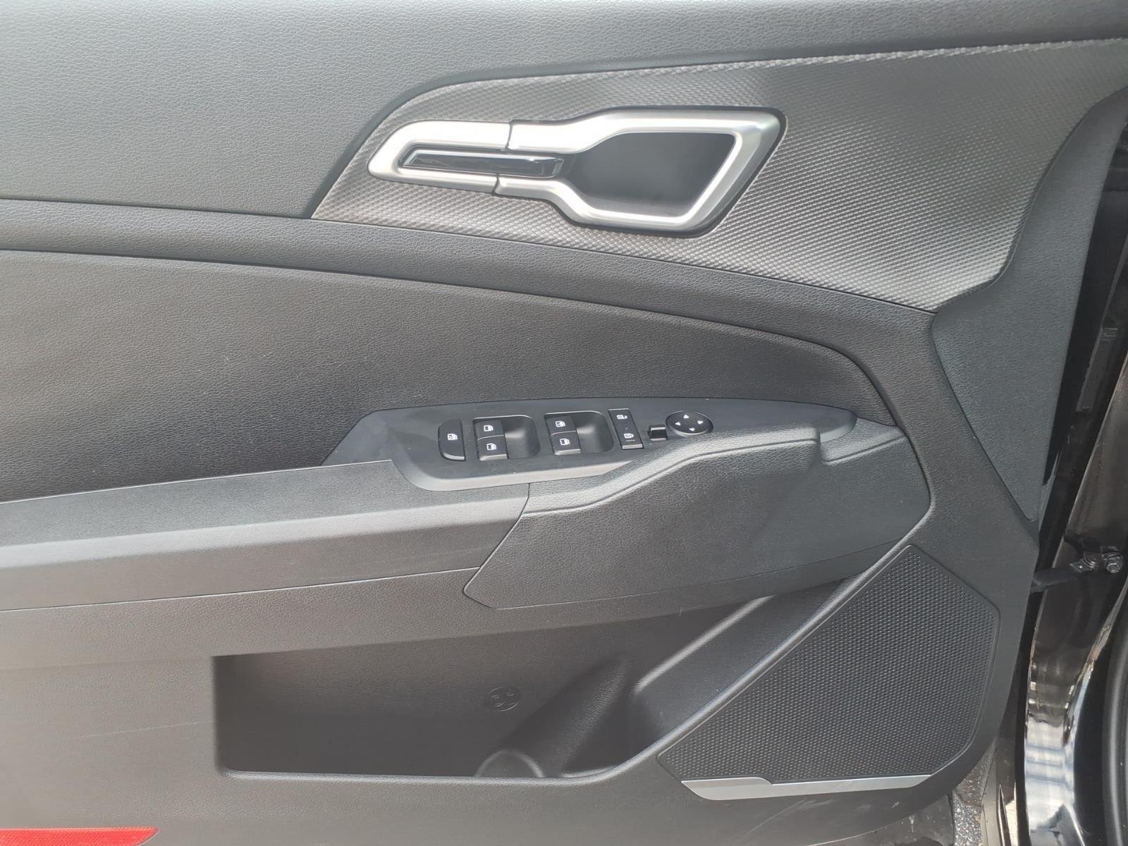 2025 Kia Sportage LX - Photo 16