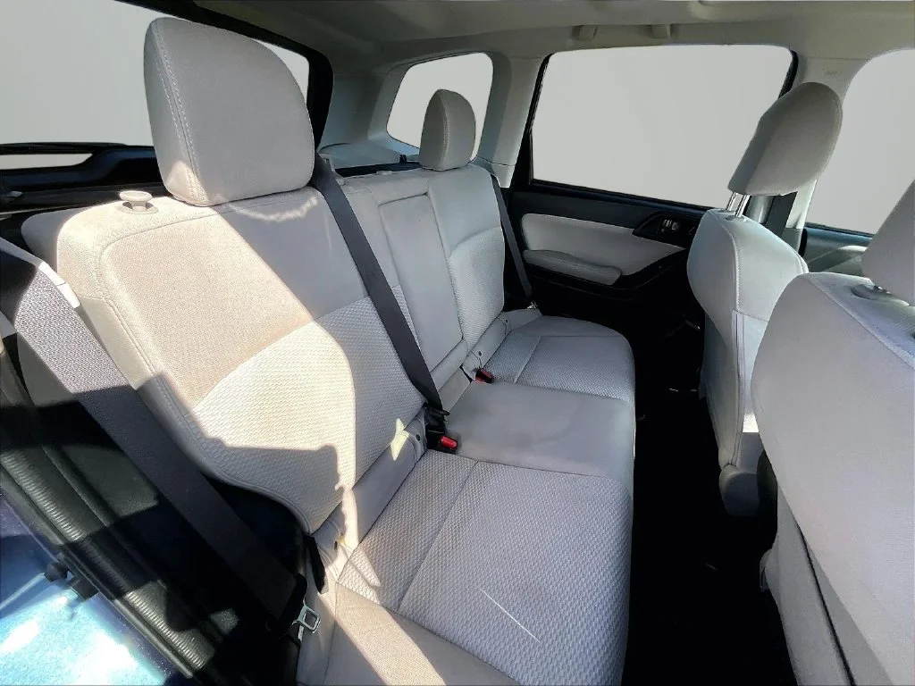 Used 2016 Blue Subaru 2.5i Premium image 25