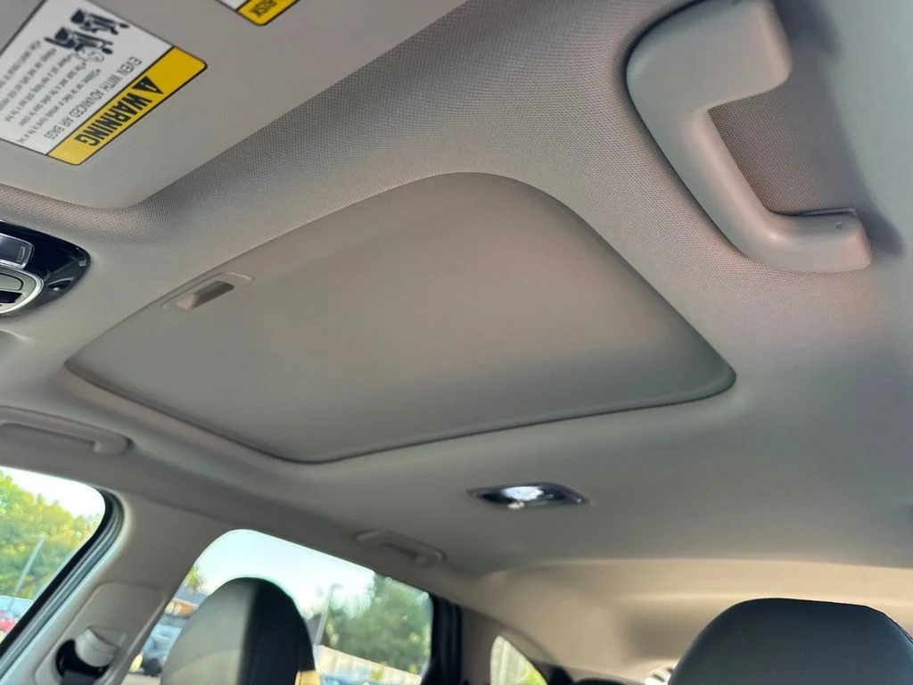 Used 2026 Gray Hyundai SEL Premium image 21